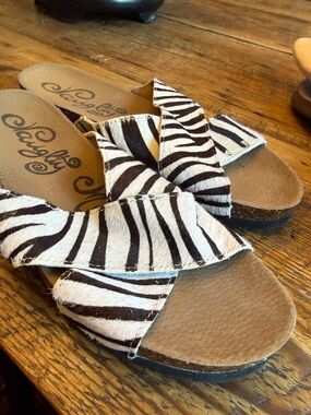 naughty monkey Zebra Print Cross-Strap Slide Sandals - Black & White